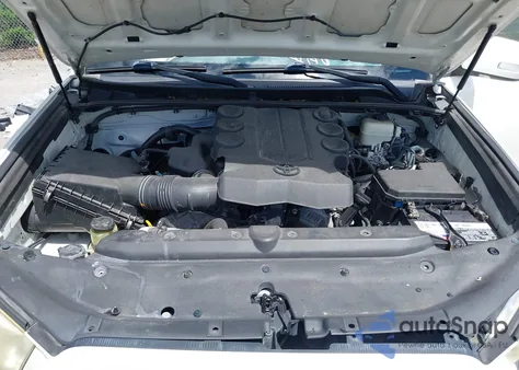 2011 Toyota 4Runner Sr5 V6 z USA, uszkodzony, nr VIN JTEZU5JR7B5028756